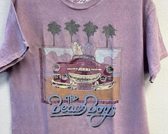 THE BEACH BOYS &#39;Pink Beach Car&#39; Womans cut hem Tee (Rhinestones Optional) Officially Licensed Lilac Mineral Wash