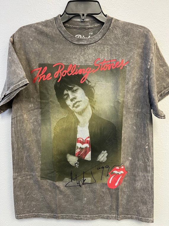THE ROLLING STONES - Mick Jagger in Stones Unisex Tee W THE ROLLING STONES - Mick Jagger in Stones Unisex Tee W