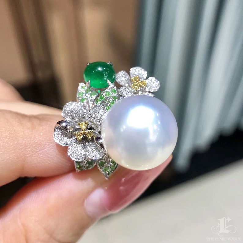 1.45 ct Emerald, AAAA 12-13 mm South Sea Pearl Royal Ring, 18k G 1.45 ct Emerald, AAAA 12-13 mm South Sea Pearl Royal Ring, 18k G