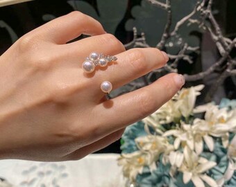 幾何学模様 パール オープンリング 幾何学模様 パール オープンリング 彫刻的な幾何学模様 — 星座パール