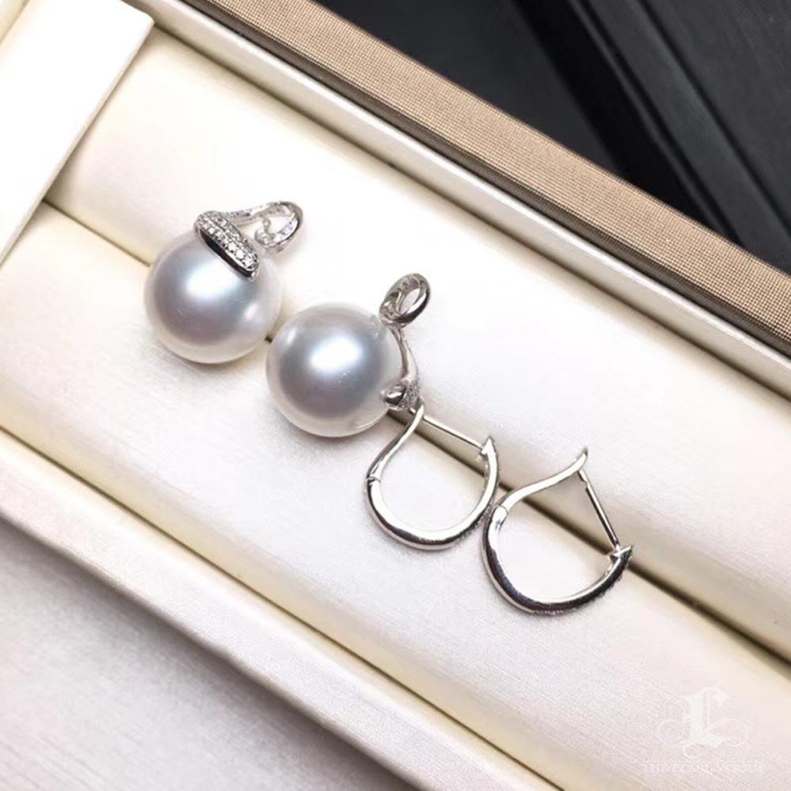 Sculpted Geometry — Velaré Convertible AAAA 12–13mm South Sea Pearl ...