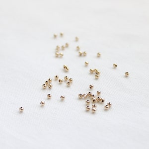 Petites perles rondes en or 2 mm 14 carats, perles intercalaires rondes en or, toutes petites perles dorées en gros, vente en gros de perles d'or