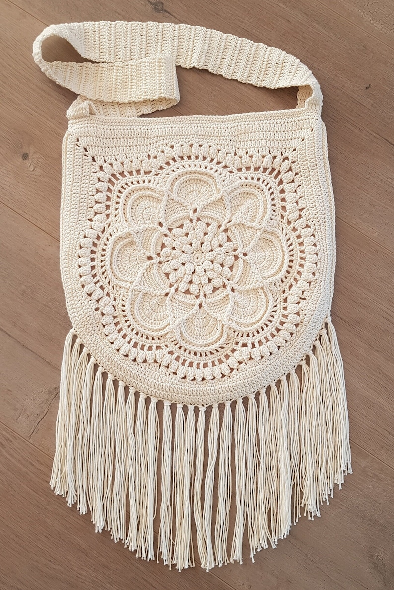 CROCHET BAG PATTERN ~ Crochet Boho Bag with Fringe, Crochet Crossbody Bag, Textured Messenger Crochet Bag Pattern, Messenger Bag afbeelding 2