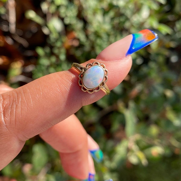 Vintage 10k Solitaire Scalloped Oval Opal Gold Ring 4US