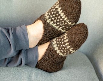 Men’s 100% Wool Hand-Knitted Slippers – A Timeless Tradition of Warmth and Comfort