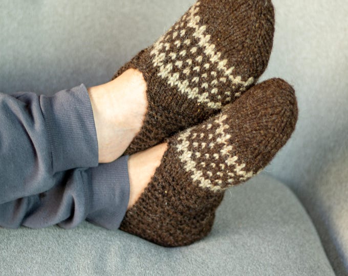 Men’s 100% Wool Hand-Knitted Slippers – A Timeless Tradition of Warmth and Comfort