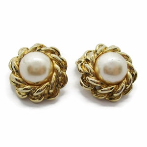 Vintage faux pearl clip on earrings, large plasic pearl cabochon with gold tone rope border earrings