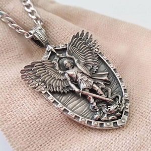 Pendentif archange Saint-Michel en argent oxydé 925 | Collier archange Saint-Michel en argent 925 | Pendentif homme en argent 925 saint Michel archange