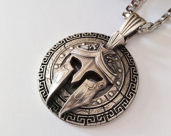 Collana di elmo spartano per gli uomini, ciondolo spartano d'argento, maschera del gladiatore, collana dell'elmo del guerriero, elmo gladiatore in argento sterling 925 - Italia