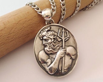Colgante de Poseidón de plata 925 oxidada / Collar de Poseidón del dios griego hecho a mano en plata de ley / Colgante de joyería griega unisex