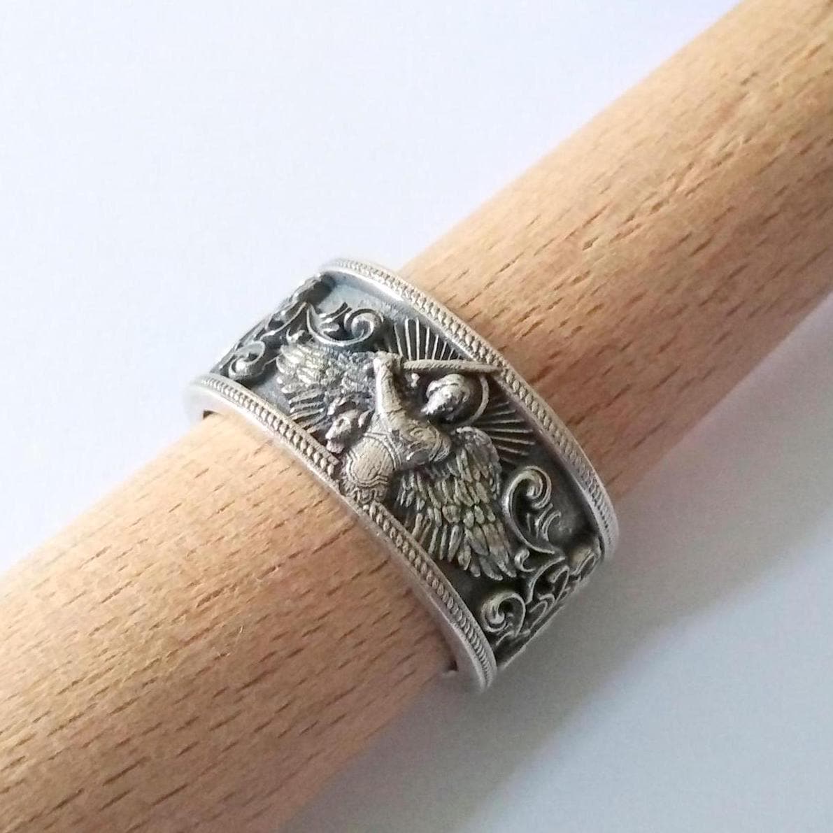 大天使聖ミカエル シルバーリング Amazon.co.jp: 大天使聖ミカエルリング メンズ シルバー925 ブラック