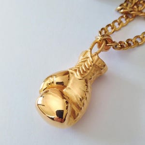 イエローゴールド ボクシンググローブペンダント | 手作りスターリングシルバー ボックスグローブネックレス | ボクシンググローブペンダント | メンズゴールドボクシンググローブネックレス