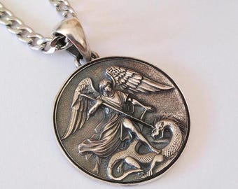 Colgante protector del Arcángel San Miguel de plata oxidada 925 / Collar del Arcángel San Miguel de plata envejecida hecho a mano / Arcángel San Miguel