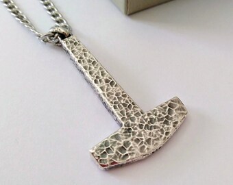 Mjolnir-hanger van geoxideerd zilver 925 | Handgemaakte verouderde zilveren Thor-hamerketting | Mjolnir-hanger heren | Zilveren hanger met hamer van thor