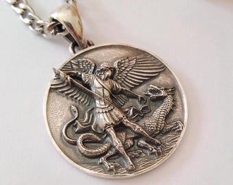 Colgante de San Miguel Arcángel con Dragón en Plata 925 Oxidada / Collar de San Miguel Arcángel en Plata Envejecida Hecho a Mano / Colgante de San Miguel