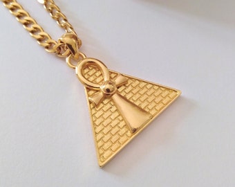 Boîte Pyramidale Avec Point Ouvert En Bas Et Modèle De Découpe De