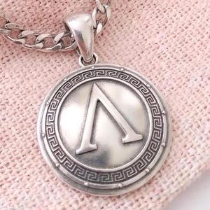 Colgante de escudo espartano de plata 925 oxidada con lambda / Collar de guerrero espartano de plata 925 maciza envejecida / Colgante de escudo espartano para hombre