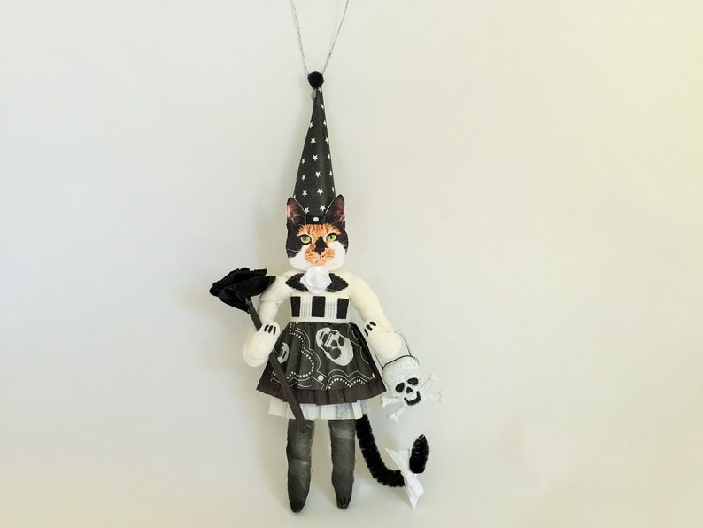 Calico Cat HALLOWEEN wSKULLS spun cotton girl vintage style CAT 6 ornament