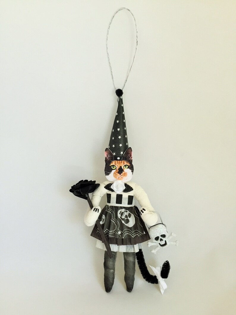 Calico Cat HALLOWEEN wSKULLS spun cotton girl vintage style CAT 6 ornament