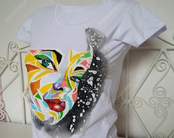Camiseta Pop Art pintada a mano: Ropa con caras geométricas