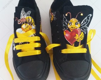 Bee Sneakers, Hand Painted Sneakers, Bees Shoes Art, Painted Shoes, Bees Footwear, Bee Art, Handpainted Sneakers