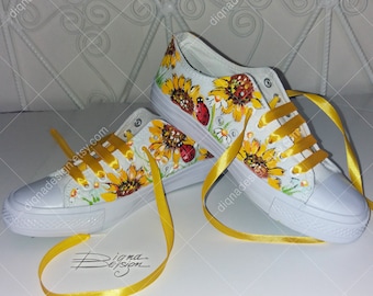 手描きのひまわりスニーカー：ブラック＆イエローのアート