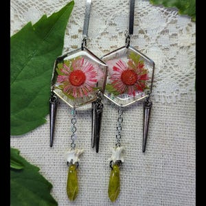 Rattlesnake Vertebrae and Pressed Flowers Earrings - Real Bones - Bone Jewelry - Dangle Earring