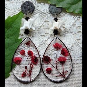 Rattlesnake Vertebrae and Pressed Flowers Earrings - Real Bones - Bone Jewelry - Dangle Earring