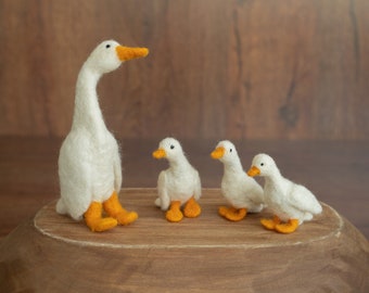 Small Goose Wool Toy, Needle Felted Goose Sculpture, Newborn Photography Props, Newborn Felted Photo Props, Felted Wool Goose Figurine Decor