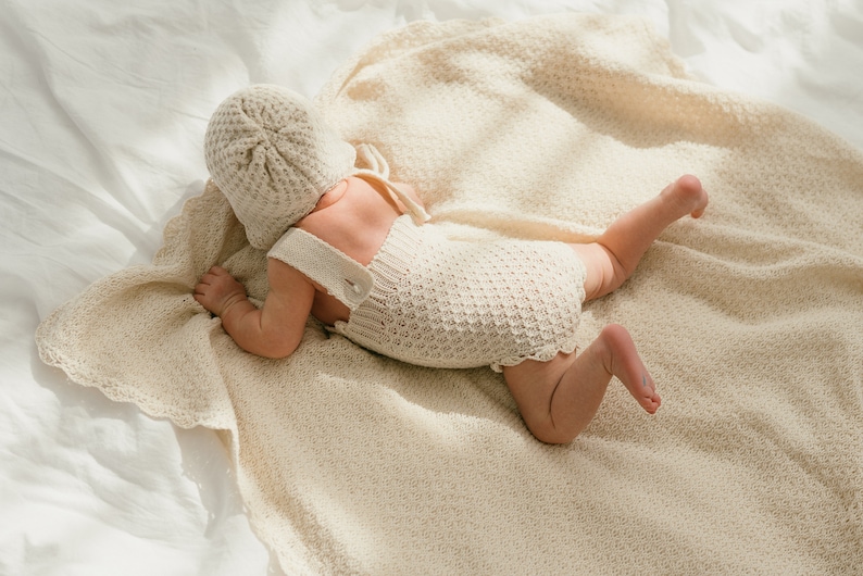 Natural Newborn Crochet Romper and Bonnet Set, Newborn Knitted Outfit, Newborn Knitted Blanket, Newborn Photography props, Baby Girl Romper zdjęcie 2