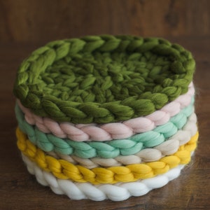 Nestdecke aus Merinowolle, runde Grobstrick-Nestdecke, Babyfotografie Korbfüller-Nestwolle, Roving, weiße Strickdecke