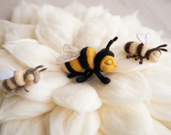 Newborn Felted Bee Photo Toy, Needle Felted Mini Bee Toy, Newborn Felted Props for Photography, Newborn Photography Props, Felt Bee Decor