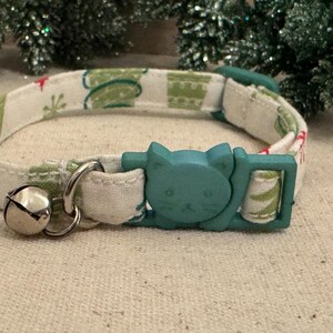 Holly Christmas Cat & Kitte. Collar | Safety Breakaway with bell