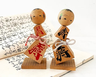 Pair vintage Japanese kokeshi dolls - Japan wood wooden toy kawaii oriental - traditional souvenir kitsch #7608