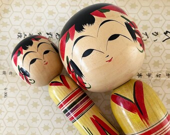 Set of 2 Japanese kokeshi dolls - Japan wood wooden toy kawaii oriental - traditional black red green #8067