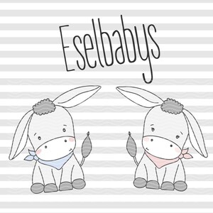 Puede incluir: Dos bebés de burro de dibujos animados lindos con pelaje gris, ojos grandes y narices rosadas. El burro de la izquierda lleva una bandana azul claro y el burro de la derecha lleva una bandana rosa. El texto "Eselbabys" está escrito sobre los burros.
