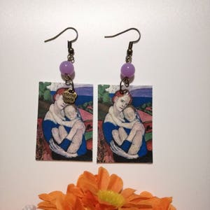 Pablo Picasso orecchini di carta pendenti "maternità" con perla viola.