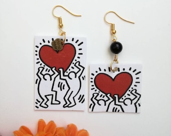 Keith Haring orecchini di carta pendenti cuore rosso con ciondolo rettangolare e perlina nera