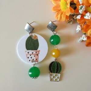 Cactus orecchini di carta con ciondolo a forma di cerchio e ciondolo a forma di cactus verde e pois gialli