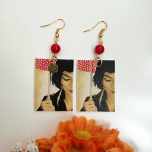 Hanging paper earrings dedicated to the 