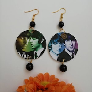 Beatles orecchini di carta pendenti con ciondolo a forma di cerchio e perline nere