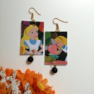 Alice in wonderland orecchini di carta pendenti con perlina nera