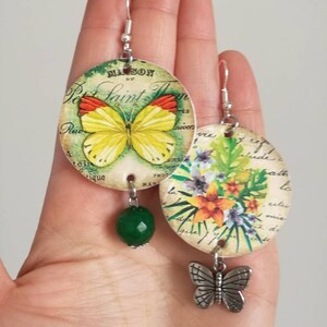 Farfalla orecchini di carta con ciondolo a forma di cerchio e pietra dura verde