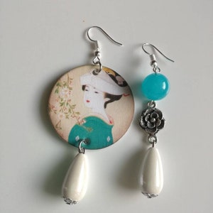 Japanese paper earrings with circle-shaped pendant and blue and white stones