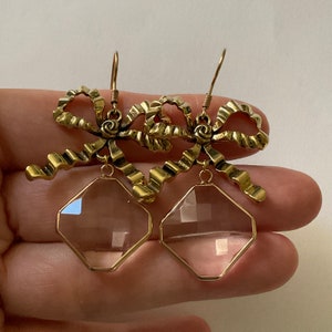 Gefacetteerde KRISTAL vergulde vintage oorbellen - Zeer mooi gesneden juweel - Sprankelende steen - Vintage uit Frankrijk