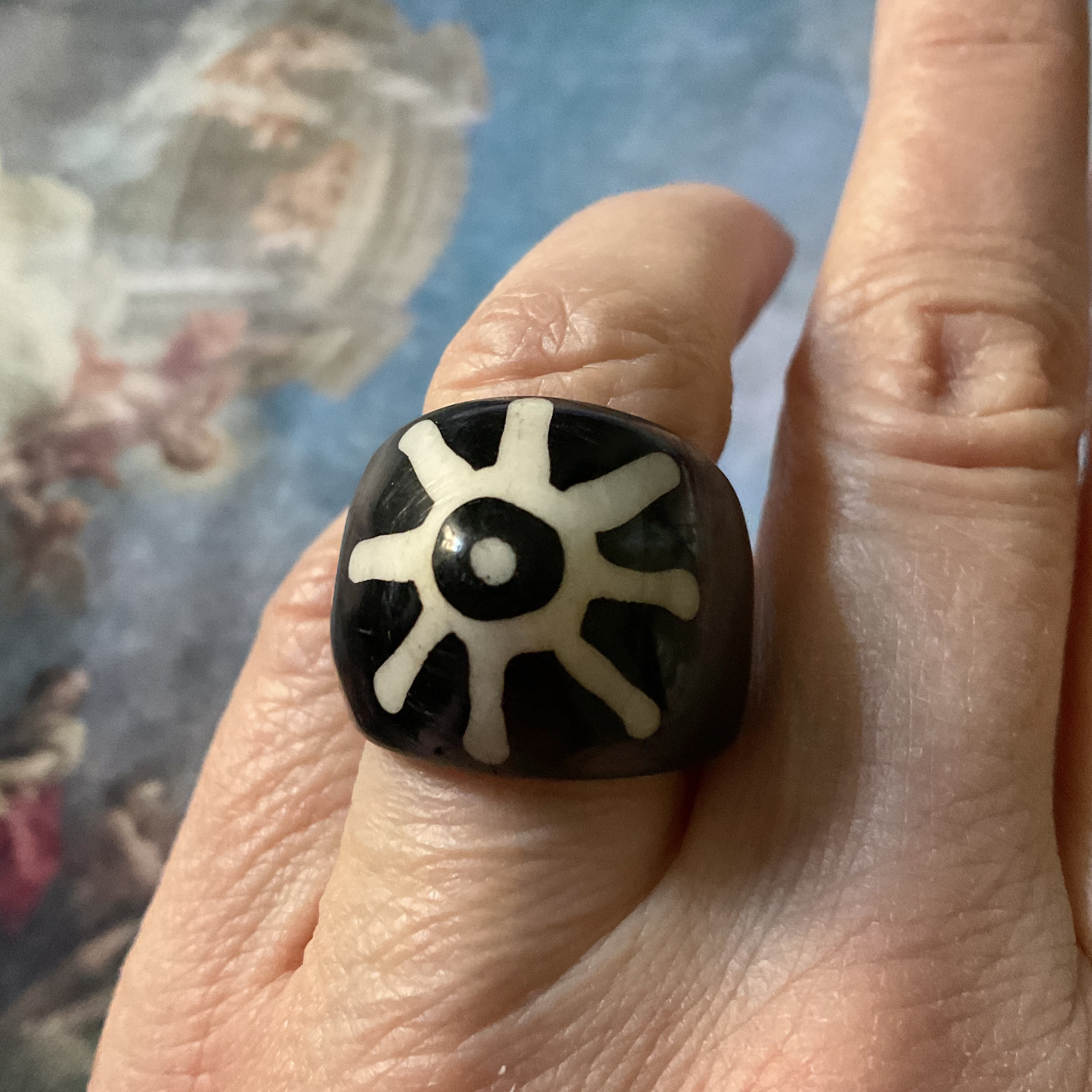 Bague Moderniste Scandinave Années 1960 Sculptée En Os Véritable - Occasion