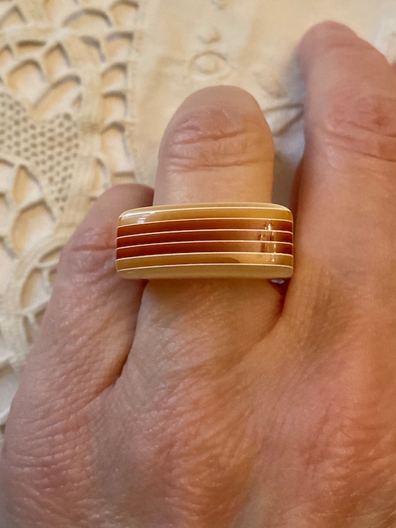 MODERNIST Bakelite LUCITE Design Vintage Ring- Ori