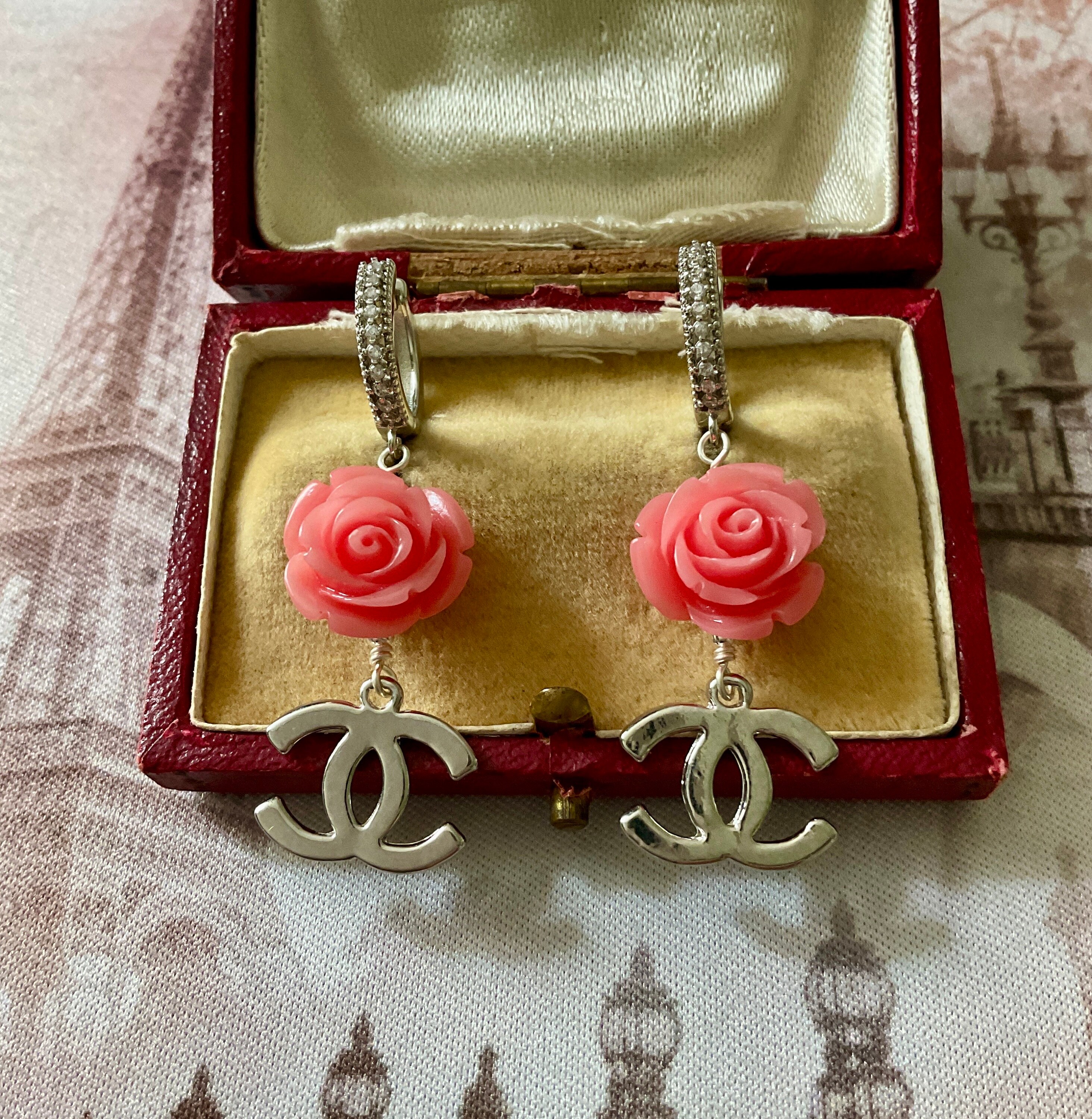 Boucles D'oreilles Haute Couture Vintage Paris En Bakélite Logo Deux Tons - Noir, Pendantes