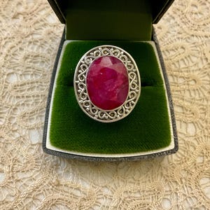 Fantastisk RUBY STERLING Snidad design V8ntage ring - Äkta rubin - Sterlingsilver - Stämplar - Vintage design - Vacker ring från Frankrike
