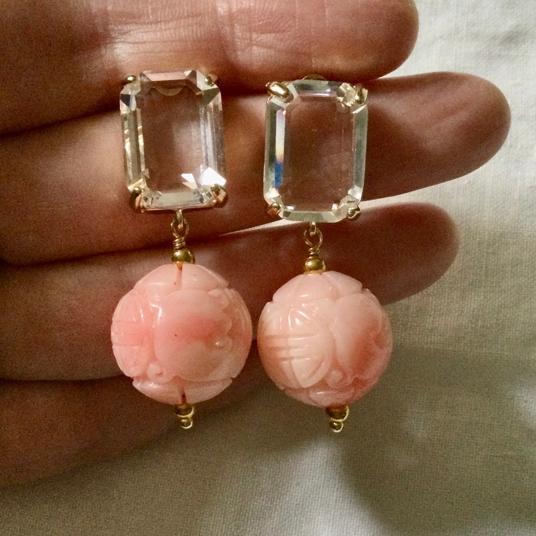 Boucle D’oreille Moderniste Signée Zoé Coste – Clips Vintage, Pendantes, Acrylique Doré, Numéro 1, Occasion Très Bon état